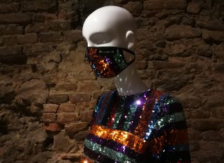 Nyári divatpercek stílusos, egyedi maszkokkal