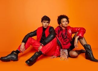 Az ősz színei: piros és narancssárga – miről árulkodnak ruházatunkon?