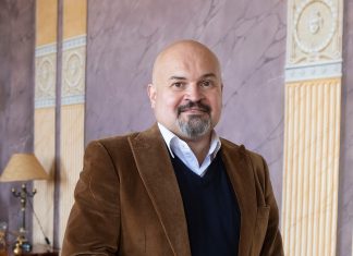 A hét COOL embere: Ari Kupsus, a finn mecénás és filantróp, aki a szívében magyar