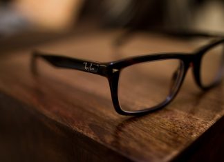 Nem csak divatos, de védi is a szemet az új lencsetípus