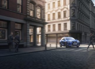 Csúcstechnológiájú új luxusautó érkezik