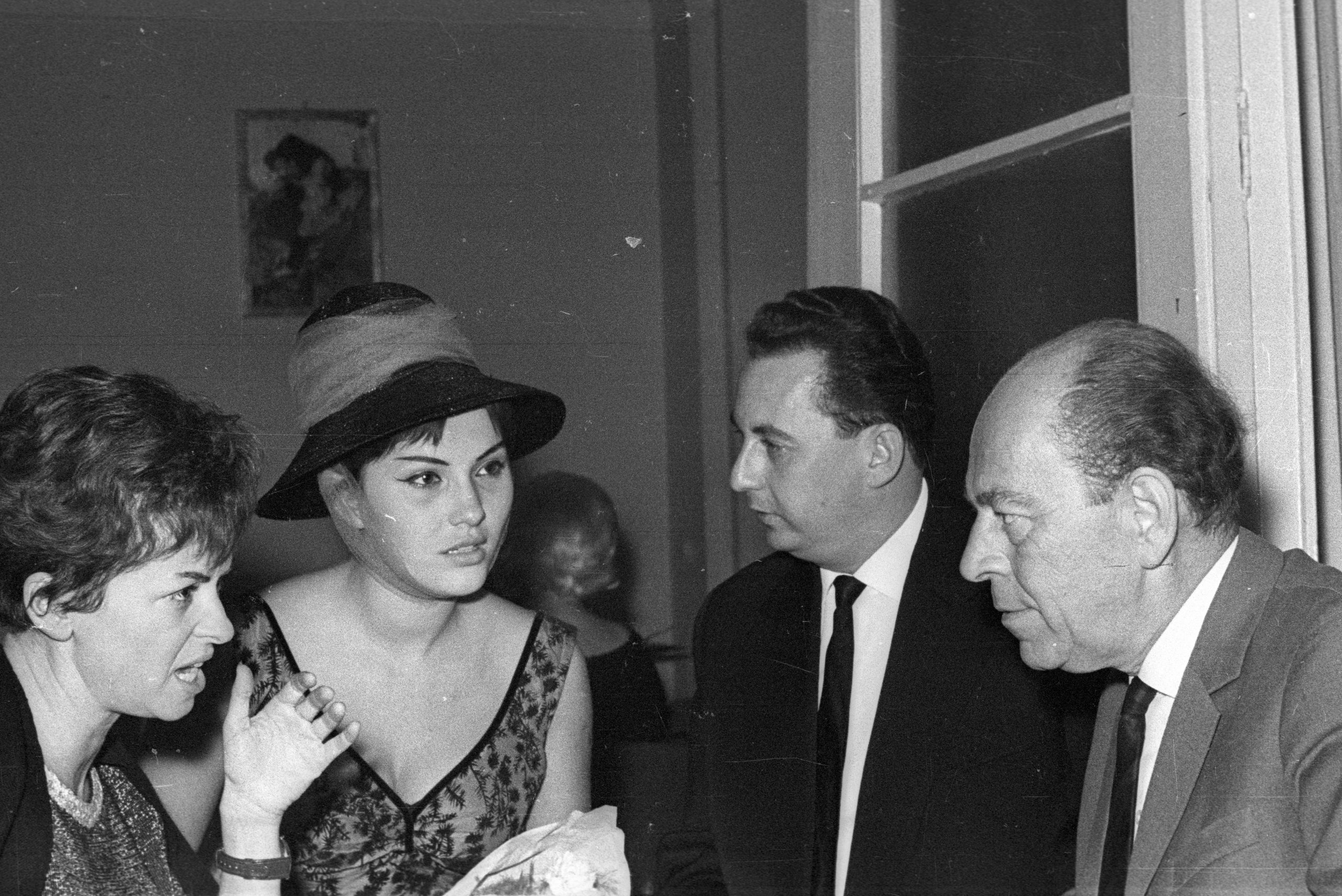 kalapban Pécsi Ildikó színművésznő, a jobb szélen Örkény István író. 1966-ban Fortepan/Hunyady József