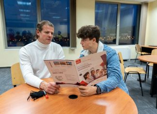 Kamarás Iván segít Grasso Marconak iskolát választani