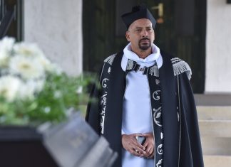 Kálid Artúr papként tűnik fel a Barátok köztben