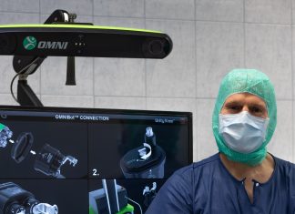 Robot segíti a térdprotézis beépítését