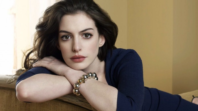Anne Hathaway a főszereplője a koronavírus ihlette filmnek.