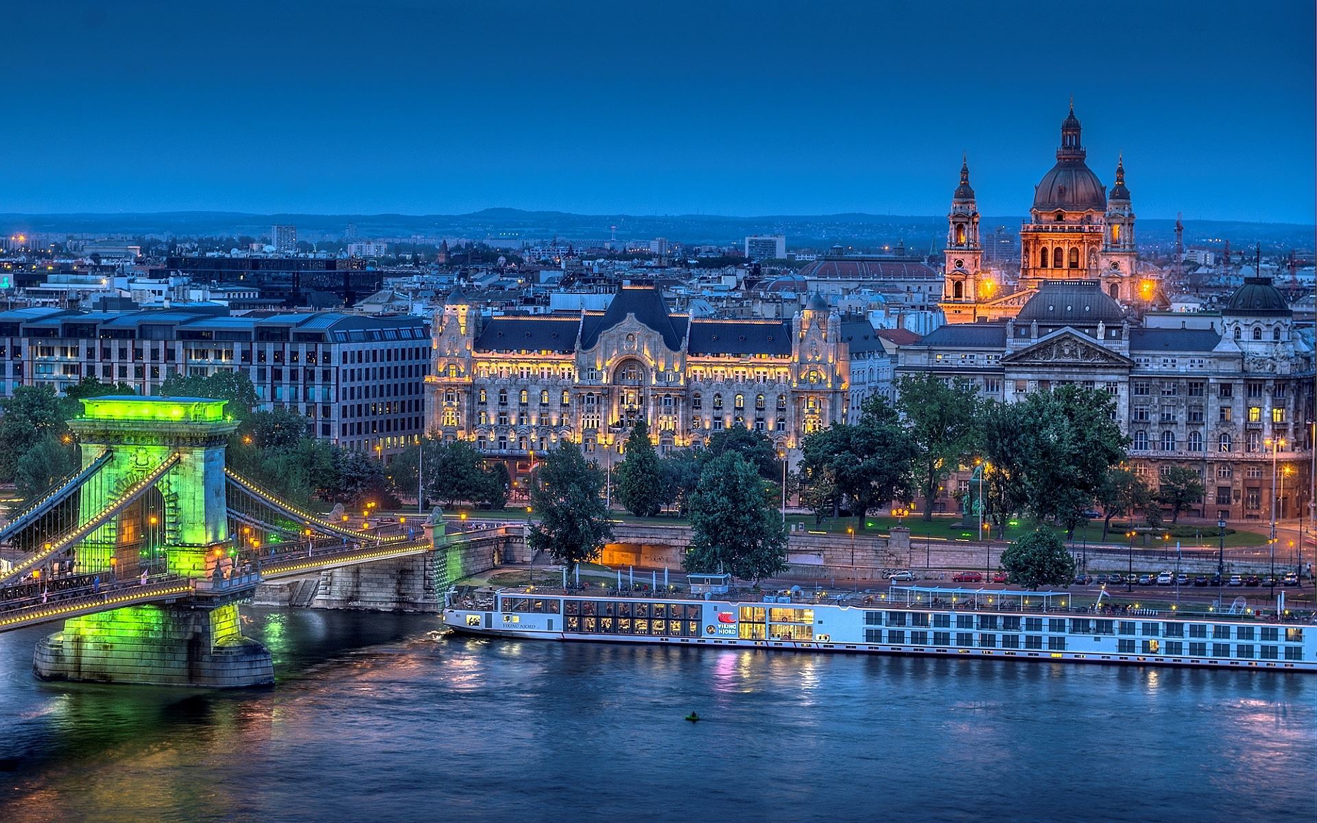 nyaralás-utazás-budapest-városlátogatás-turizmus