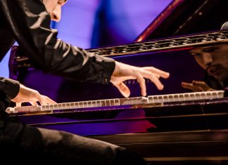A hét COOL embere: Péter Bence, zongoravirtuóz Péter Bence-zongora