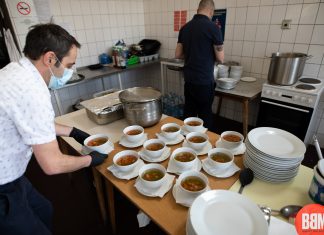 Különleges ebédet rendezett a Budapest Bike Maffia a rászorulók részére