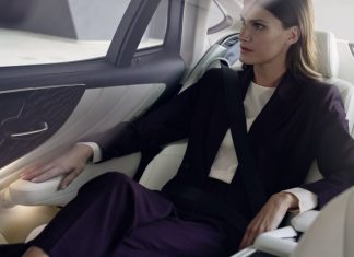 A Lexus mint mindenben, a fényezésben is a tökéletességre törekszik