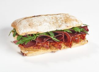 Hazai különlegességekkel robbantanak a benzinkutas szendvicsek