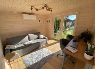 Erre vágyik a magyar karantén idején: home-office faház és erotikus sütiszúró