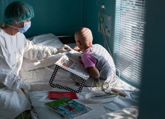 Hatalmas fejlődés a gyermekleukémia gyógyításában – idén 50 évesek a Gyermekgyógyítók