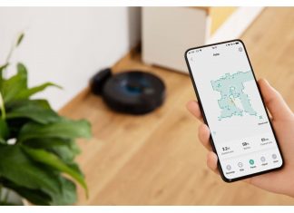 Itt a kanapéról vezérelhető porszívó