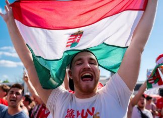 Fociünnep a hivatalos budapesti szurkolói zónában foci