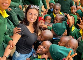 Bódás Bianka szívébe zárta Afrikát, és Afrika is őt Bódás Bianka afrikai gyerekeken segít az Afrika Határok Nélkül Alapítvánnyal