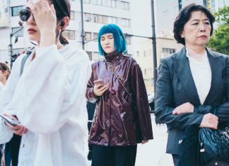 Soha nem éltek úgy generációk egymás mellett, hogy az egyik egy teljesen más világot is magáénak tudhatott