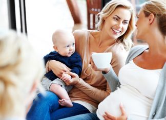 Kincs, ami legtöbbször orvosi hulladékként végzi Boldog terhes nő