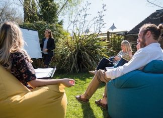Megbeszélések a szabadban – a munkahelyi wellbeing új szintje szabadteri-megbeszeles-wellbeing