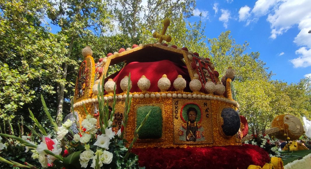 Debreceni Virágkarnevál szent korona