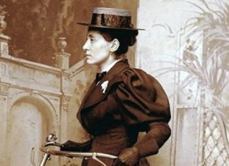 Ma született Annie- 1870-ben – aki nőként elsőnek bringázta körbe a Földet