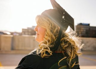 Átadták Magyarország első e-diplomáit