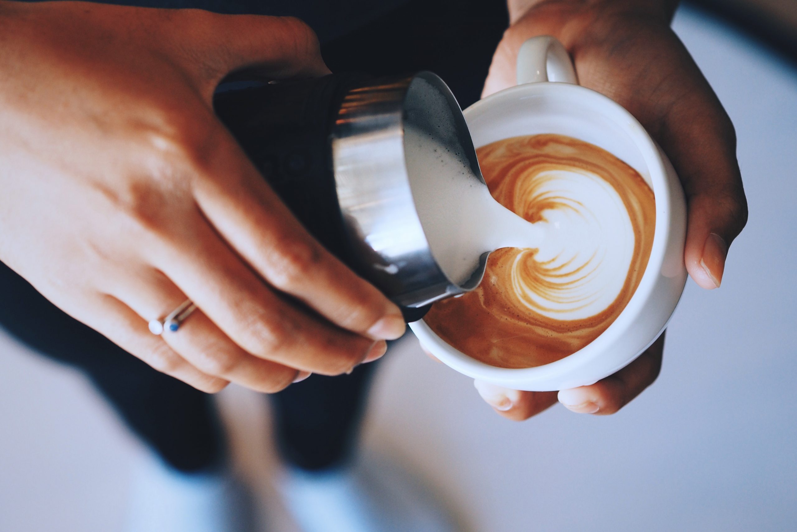 kávé elősegíti a zsírégetést striák a karokon fogyás után