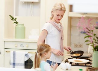 Ez az almás recept tarol most a neten: egy finom minipalacsinta almás recept