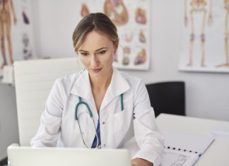 Vastagbéltükrözésre diszkrét megoldás az endoszkóp kapszula vastagbéltükrözés