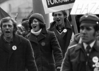 Így ünnepeltünk március 15-én – Retro fotóválogatás a ’50-es évektől Fiatalok március 15-ei felvonuláson