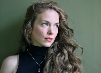 Csaknem 150 jelentkező közül választották ki Roxie Hartot a Chicago alkotói