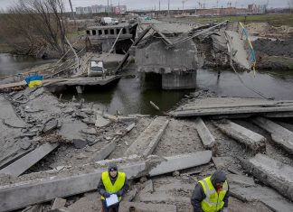 Az ukrán-orosz konfliktust csak színészek játszák el – állítják a háborútagadók Ukrán-orosz háború