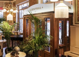 Újra nyit a Centrál Kávéház