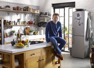 Az örökifjú Jamie Oliver ma elfújja a gyertyát