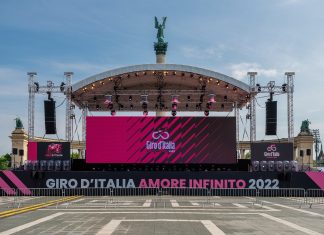 A csapatbemutatókkal ma elkezdődik Budapesten a Giro d’Italia Nagy Rajt!