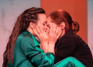 Antigoné bemutató a Radnótiban