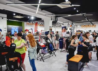 Fergeteges utcabál kerekedett a belvárosi üzletmegnyitóból