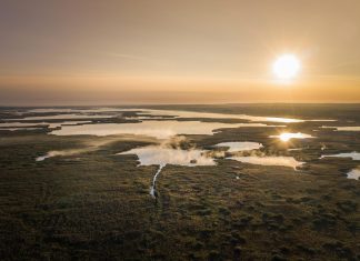 Velence körben, két keréken