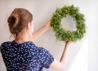 DIY: Egyszerű nyári koszorú gyomnövényekből