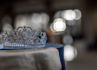 BREAKING! Két hét, és továbbadja koronáját a királynő!