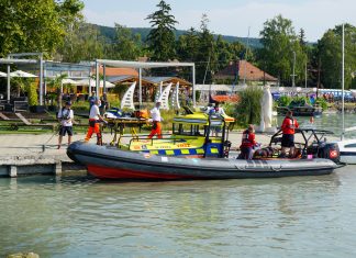 Sikerült újraéleszteni az egyik úszót a Balatonátúszáson újraéleszteni-vízimentők-Balatonátúszás