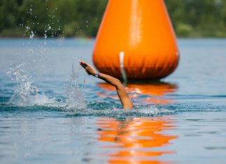 Különleges úszóverseny rajtol el szombaton