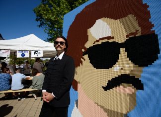 Rekord: közel 14 ezer kockából rakták ki Petőfit Petőfi