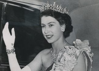 Elkezdődött II. Erzsébet királynő temetése