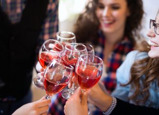 Augusztus egyik legígéretesebb programja a Csongrádi Borfesztivál borozás