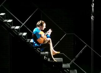 Holly Golightly visszatért a Tiffanyhoz – Megnéztük az Álom luxuskivitelben című színdarabot