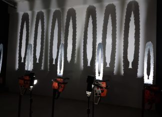 Láncfűrésztől az okoskapáig – kiállítás Bukta Imre műveiből