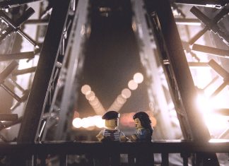 LEGO® Eiffel-torony a magyar Champs-Élysées-n