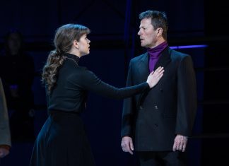 Szeget szeggel bemutató a Vígszínházban