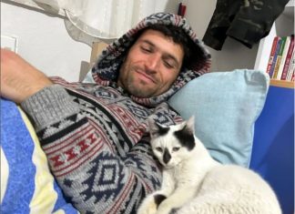 Romok közé rekedt cicát mentett meg a tűzoltó Török mentett cica